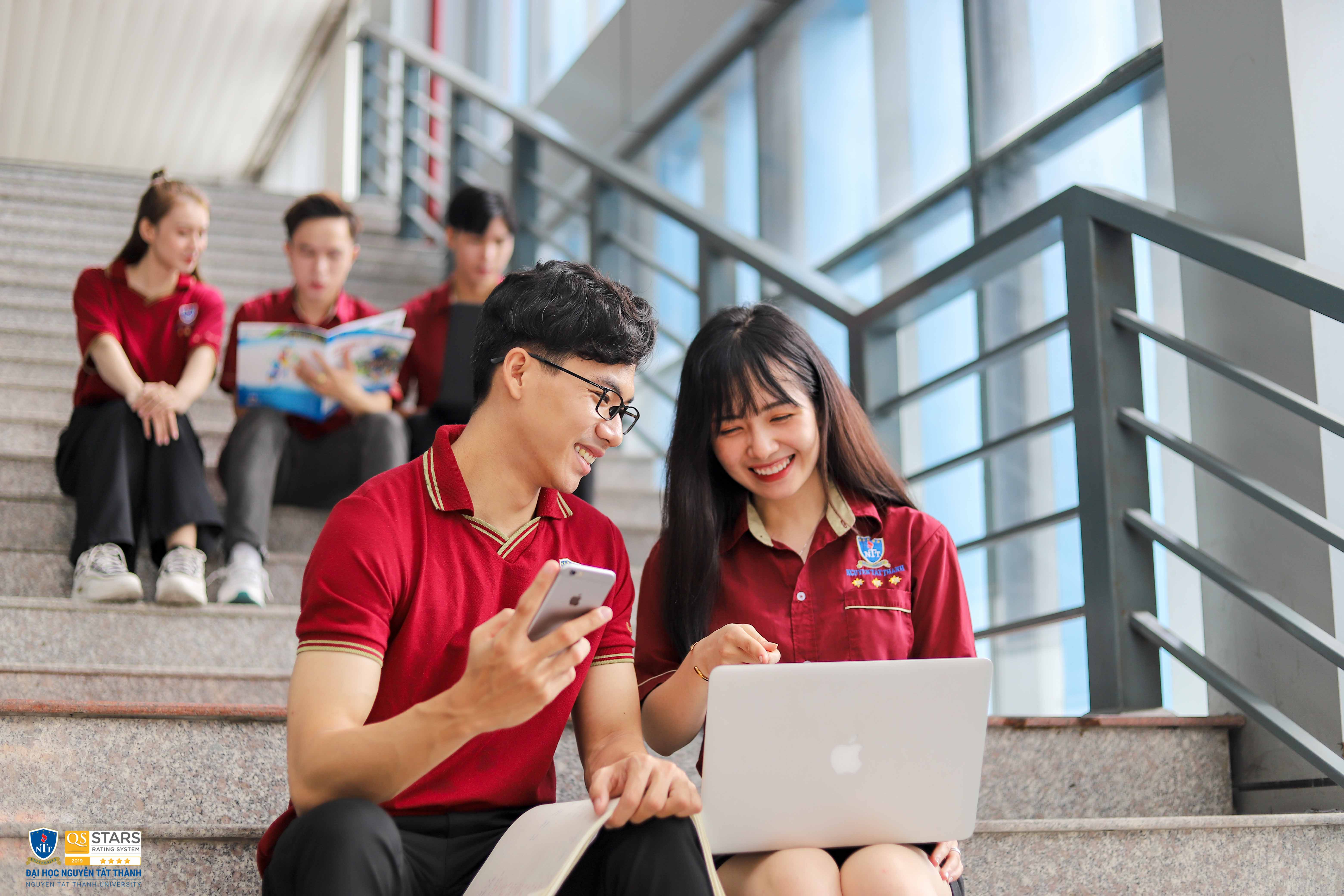 nhan ngay hoc bong 10 trieu dong khi nhap hoc tai truong dh nguyen tat thanh